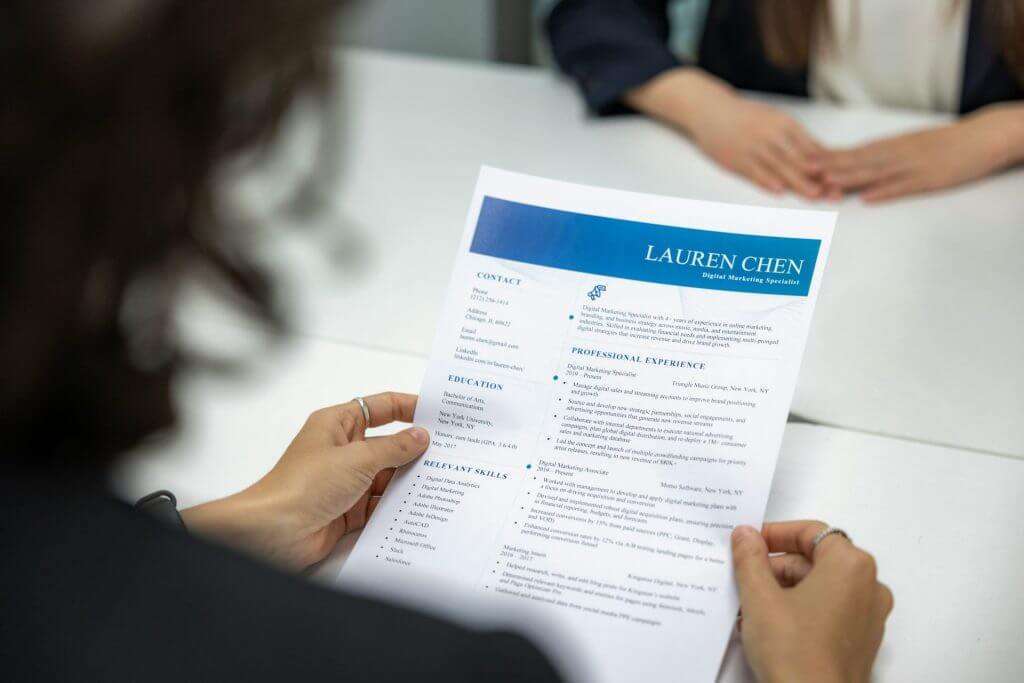 como pedir a un trabajador extranjero
