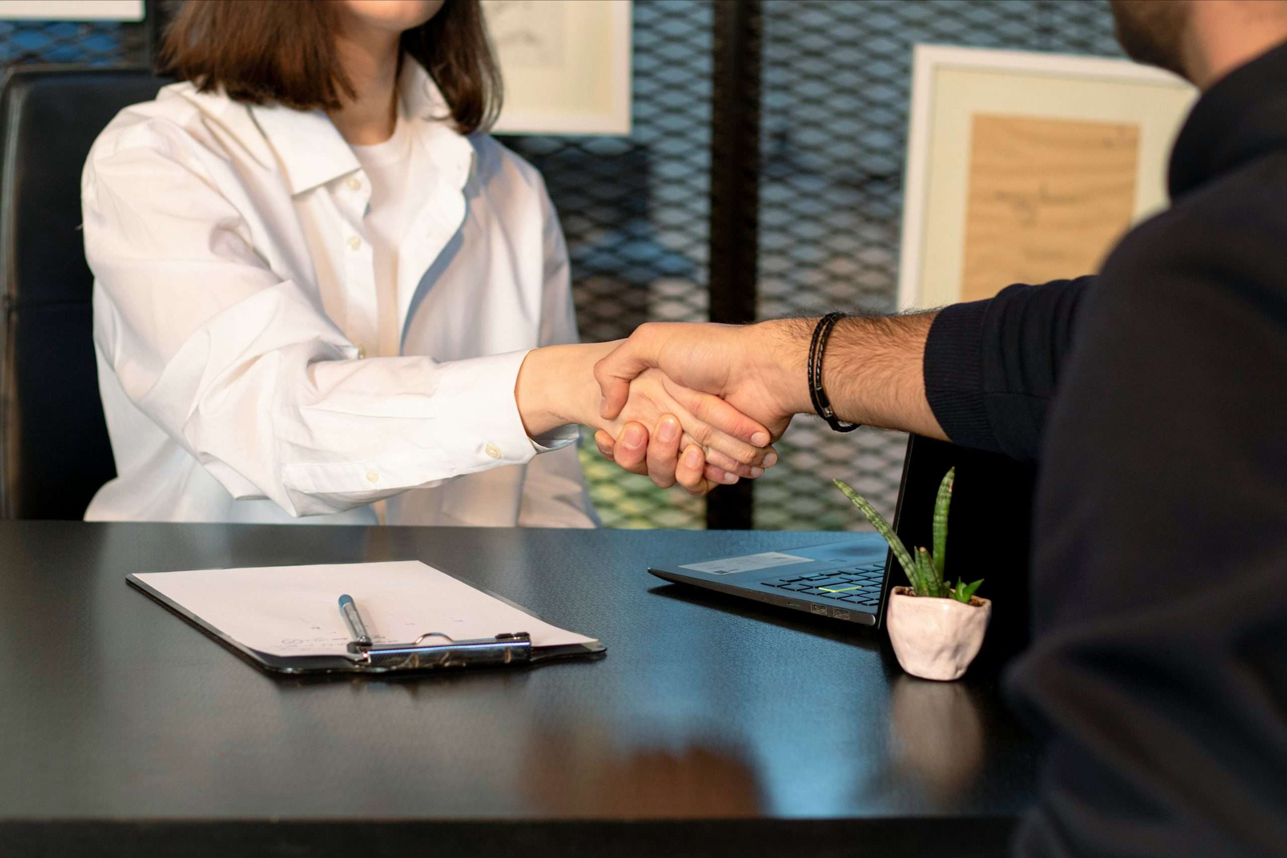 como contratar trabajadores extranjeros